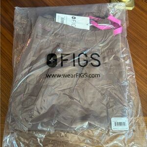 Figs Soeng Smokey Taupe Scrub Pants with Magenta Stitching - M